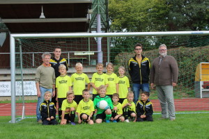 Stehend von links: Vorstand Bernhard Reis, Trainer David Frischholz, Jonas Hruschka, Philipp Schraml, Paul Tretter, Drago Mutzbauer, Nico Jeltsch, Trainer Lukas Kastner, Trikotsponsor Josef Pöllath Kniend von links: David Hruschka, Milan Zeltner, Laurin Legat, Leo Fütterer, Johannes Keck, Leopold Neugirg, Samet Dal.